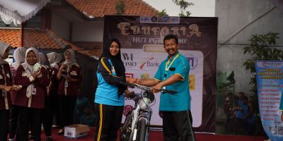 Doorprize Jalan Sehat Dalam Rangka HGN & HUT PGRI Ke - 80